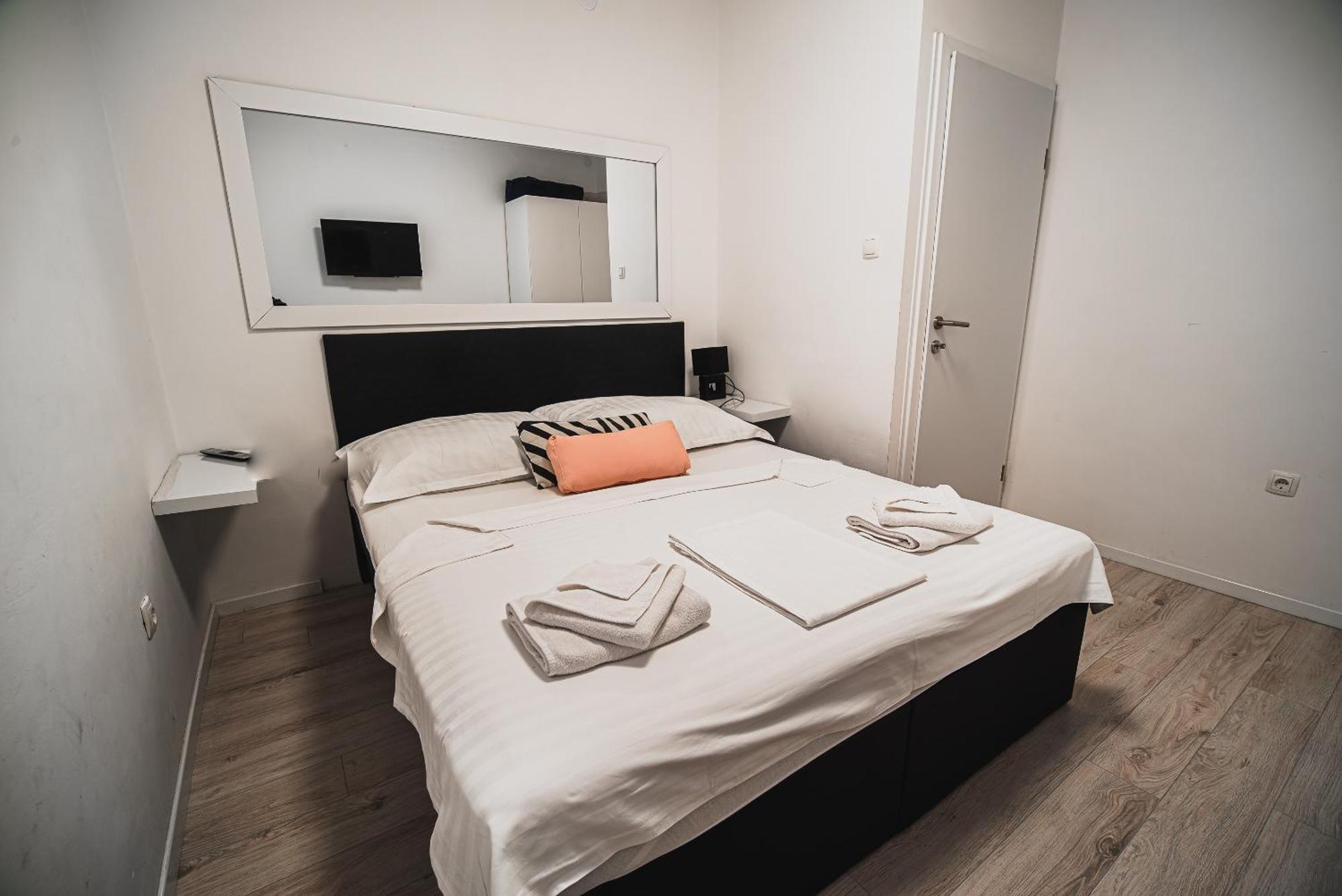 Downtown Park Apartments With Balcony Vodice Quarto foto