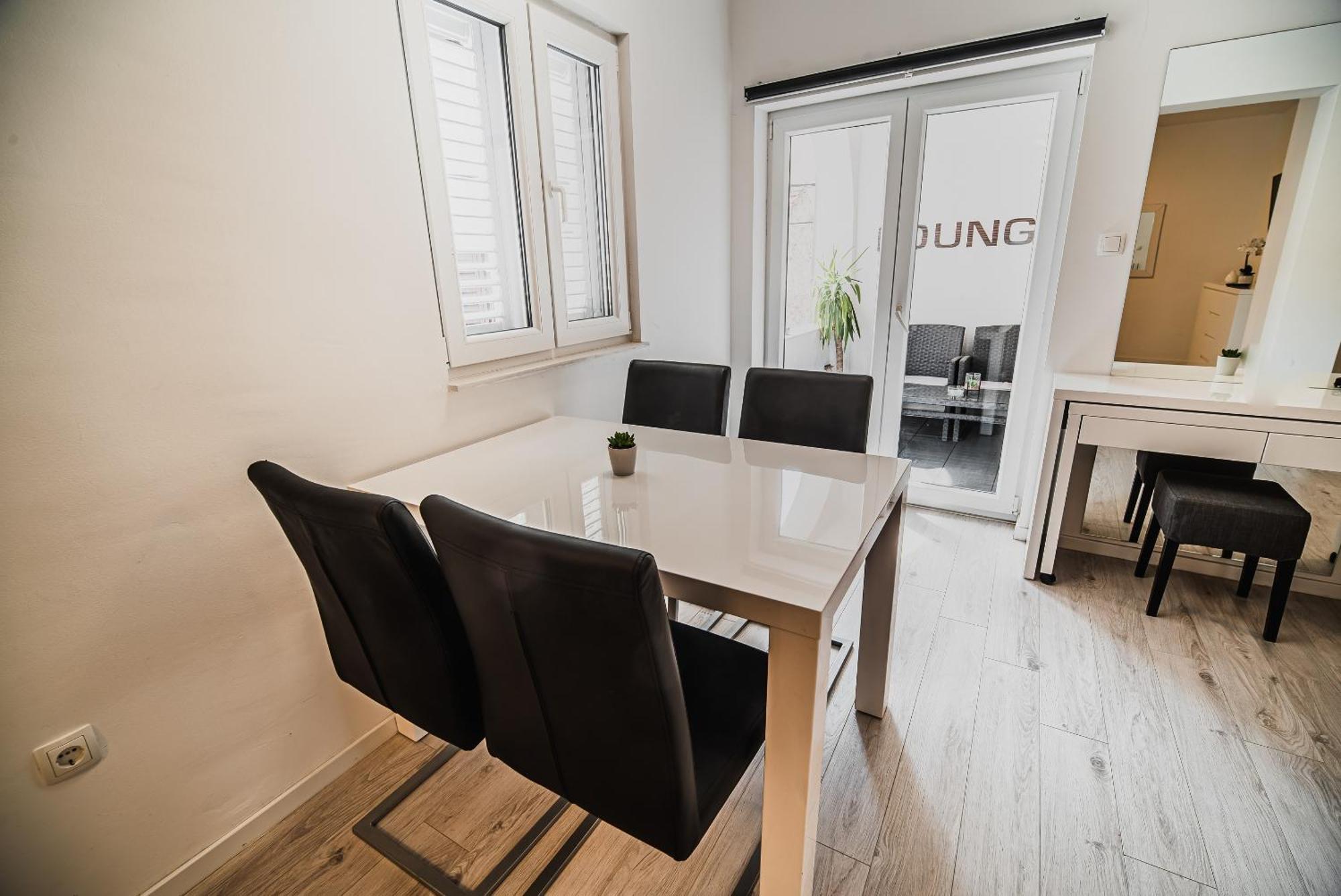 Downtown Park Apartments With Balcony Vodice Quarto foto