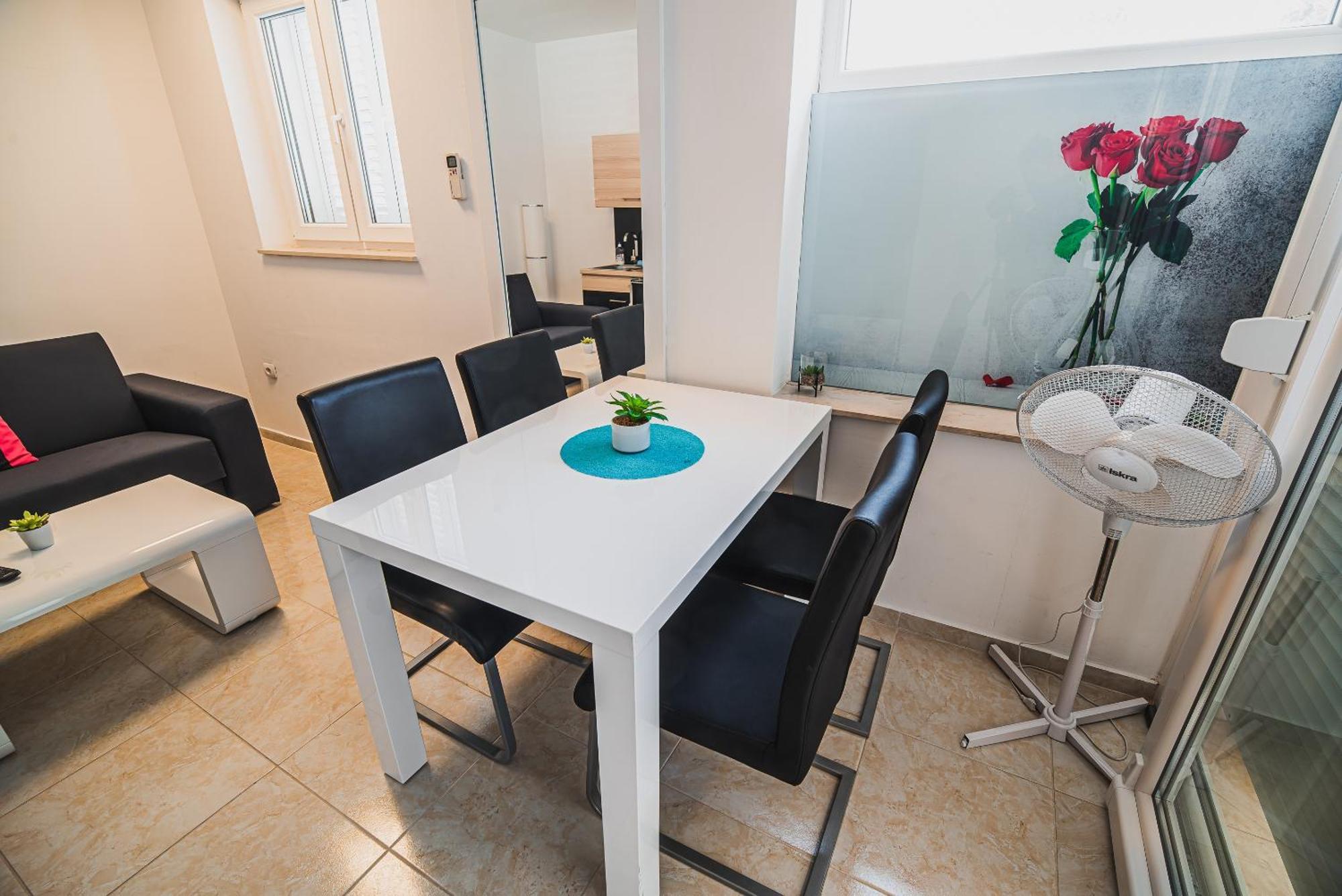 Downtown Park Apartments With Balcony Vodice Quarto foto